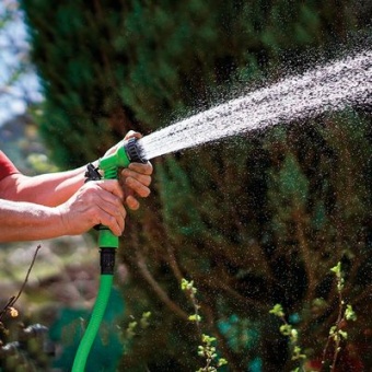 Шланг поливочный растягивающийся `Урожайная сотка Эксперт` 7,5 м-22,5 м